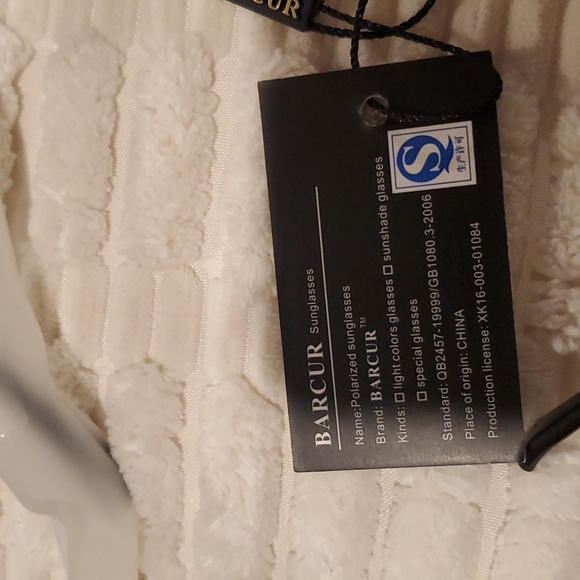 BARCUR polarized women's oversized cat-eye sunglasses, red frame & red lenses - Picture 5 of 5